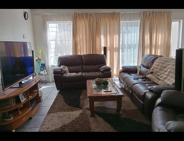 3 BEDROOM TOWNHOUSE FOR SALE IN BEDFORD GARDENS